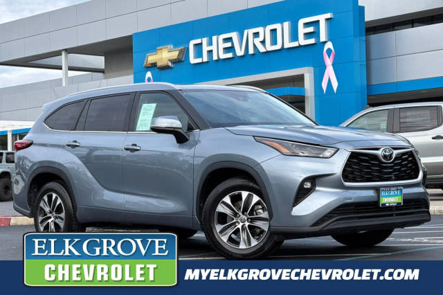 2022 Toyota Highlander XLE FWD photo