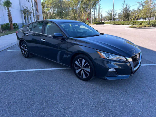 2022 Nissan Altima 2.5 SV FWD photo