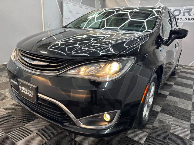 2017 Chrysler Pacifica Minivan Hybrid Touring Plus FWD photo
