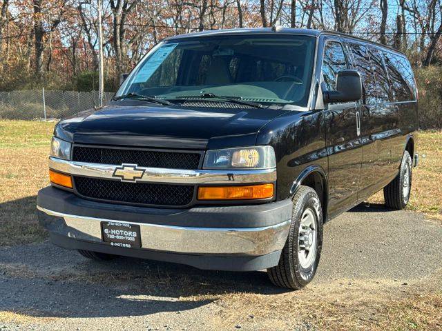 2017 Chevrolet Express LT RWD photo
