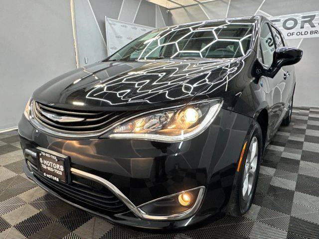 2017 Chrysler Pacifica Minivan Hybrid Touring Plus FWD photo