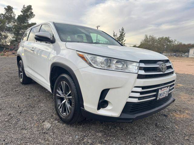 2017 Toyota Highlander LE FWD photo