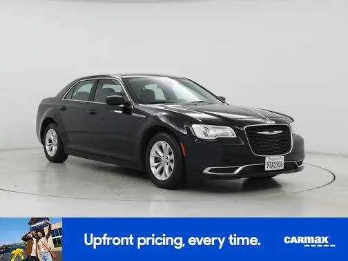 2023 Chrysler 300 Touring RWD photo