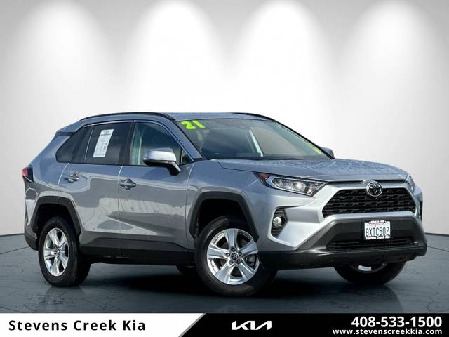 2021 Toyota RAV4 XLE AWD photo