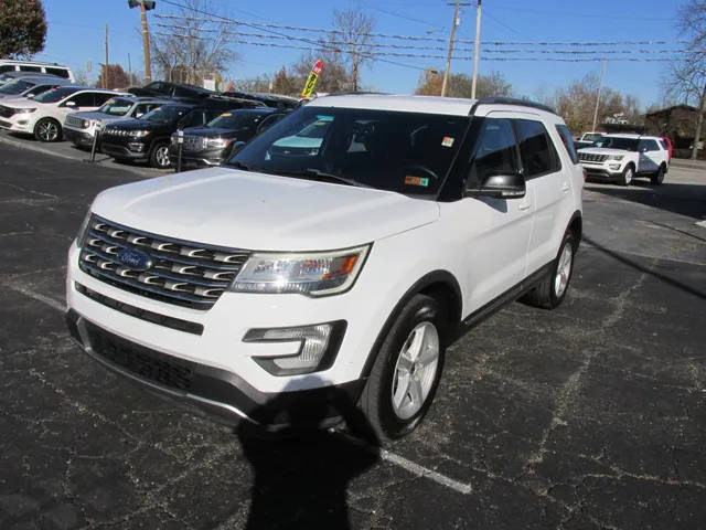 2017 Ford Explorer XLT 4WD photo