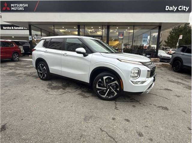 2023 Mitsubishi Outlander SE Special Edition FWD photo