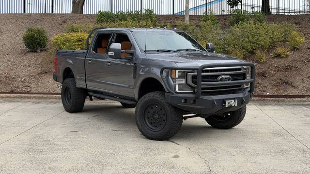 2022 Ford F-250 Super Duty LARIAT 4WD photo
