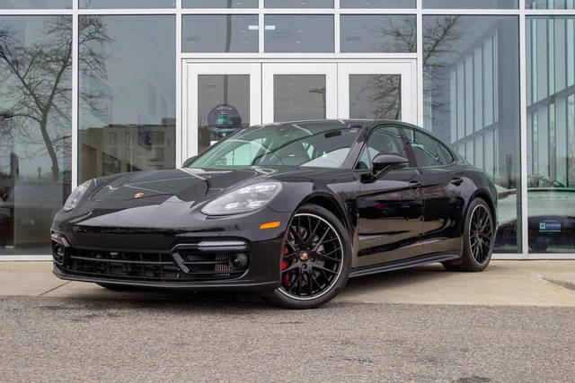 2023 Porsche Panamera GTS AWD photo