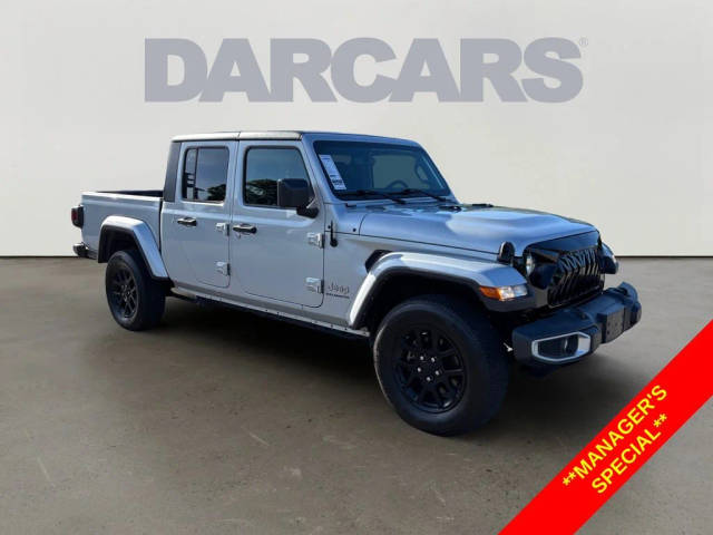 2023 Jeep Gladiator Overland 4WD photo