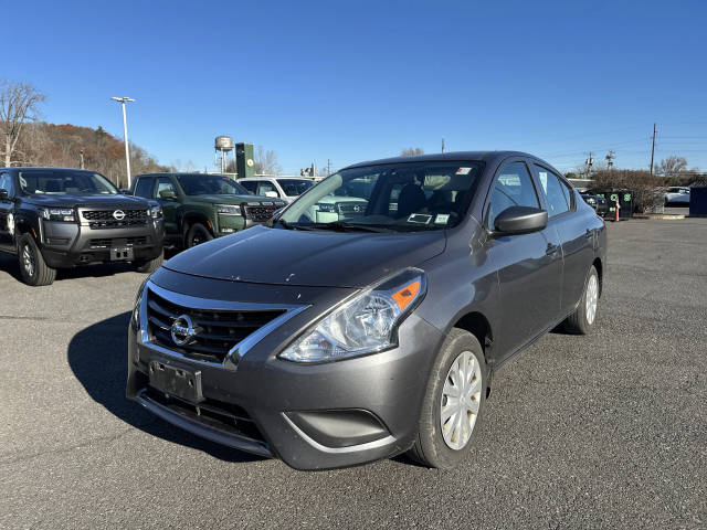 2017 Nissan Versa S FWD photo