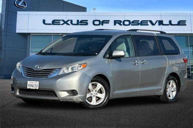 2015 Toyota Sienna LE FWD photo