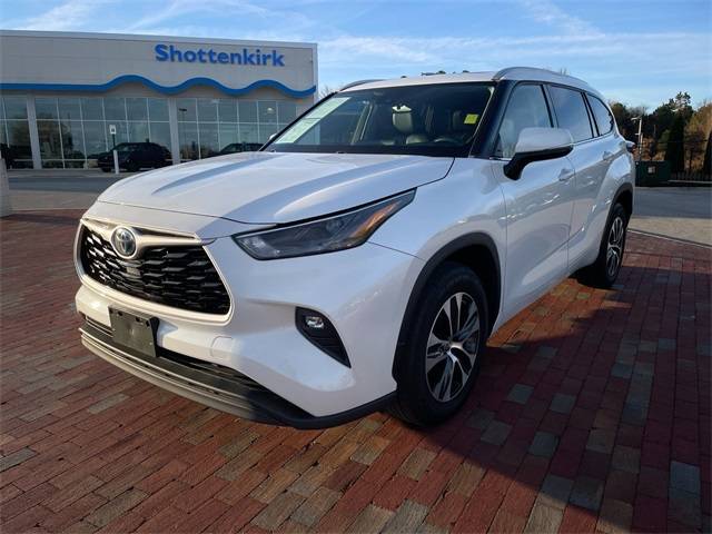 2022 Toyota Highlander Hybrid XLE FWD photo