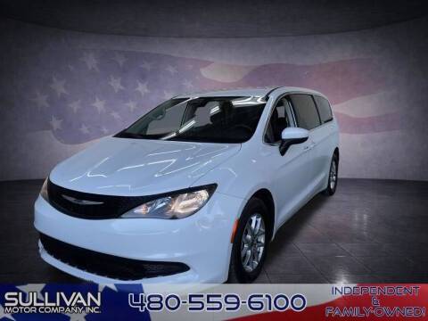 2022 Chrysler Voyager LX FWD photo
