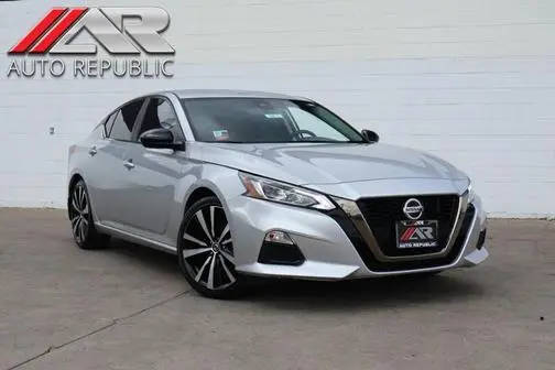 2022 Nissan Altima 2.5 SR FWD photo
