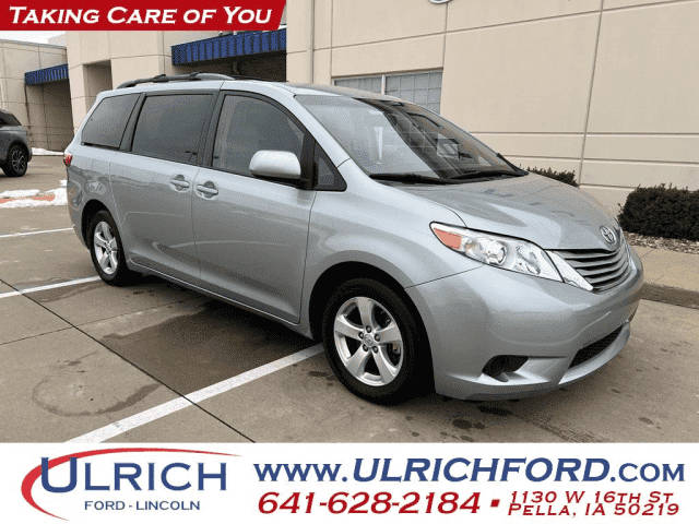 2017 Toyota Sienna LE FWD photo