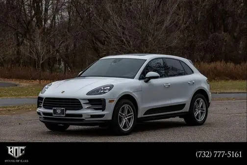 2019 Porsche Macan  AWD photo