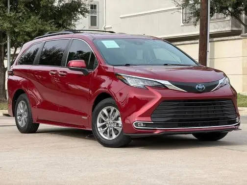 2021 Toyota Sienna XLE FWD photo