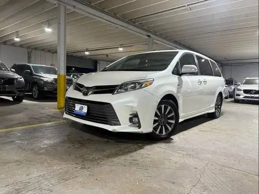 2018 Toyota Sienna  AWD photo