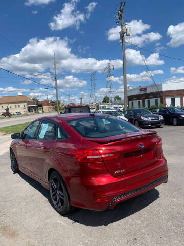 2015 Ford Focus SE FWD photo