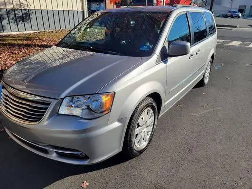 2016 Chrysler Town and Country Touring FWD photo