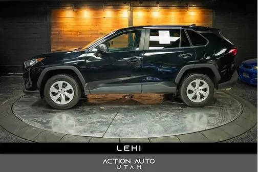 2022 Toyota RAV4 LE AWD photo