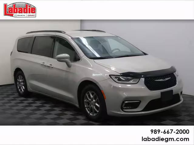 2021 Chrysler Pacifica Minivan Touring FWD photo