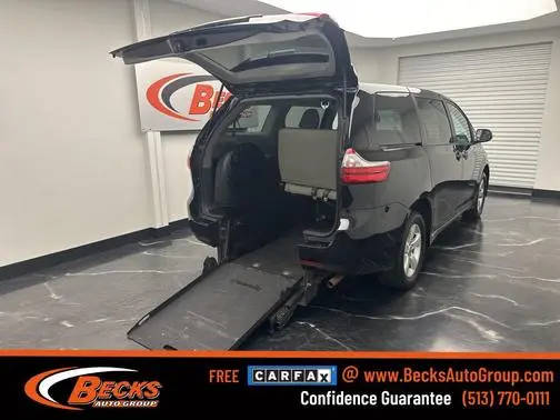 2020 Toyota Sienna L FWD photo