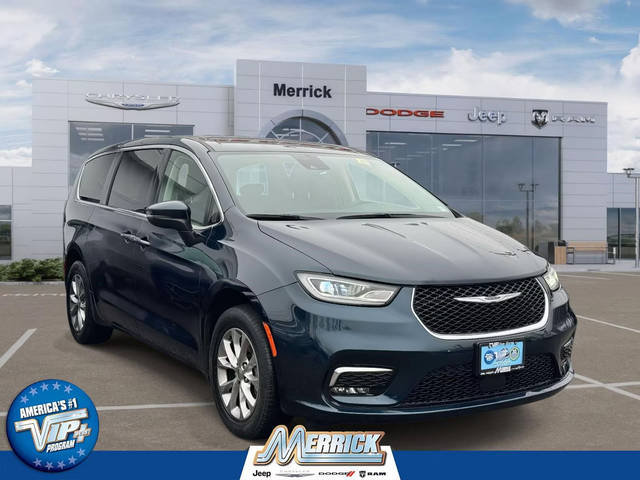 2023 Chrysler Pacifica Minivan Touring L AWD photo
