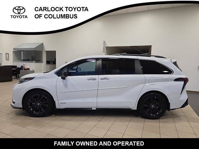 2021 Toyota Sienna XSE FWD photo