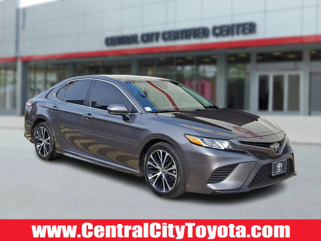 2020 Toyota Camry SE FWD photo