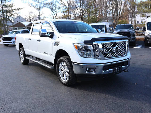 2017 Nissan Titan XD SL 4WD photo