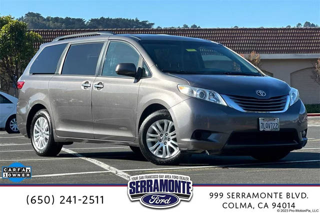 2015 Toyota Sienna XLE FWD photo