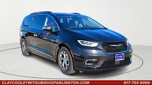 2023 Chrysler Pacifica Minivan Limited FWD photo