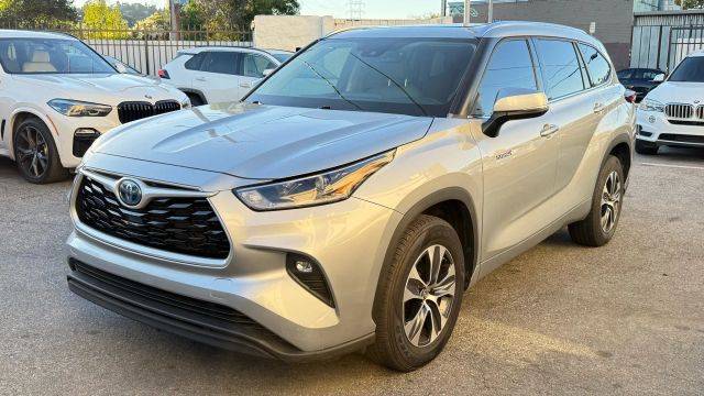 2021 Toyota Highlander Hybrid XLE FWD photo