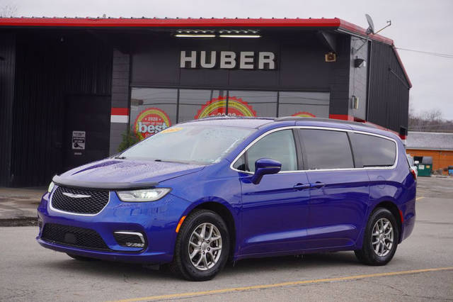 2021 Chrysler Pacifica Minivan Touring FWD photo