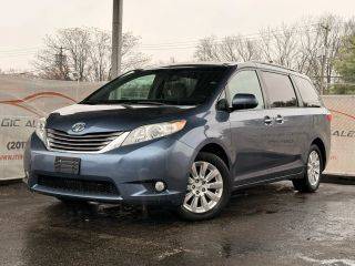 2015 Toyota Sienna XLE AWD photo
