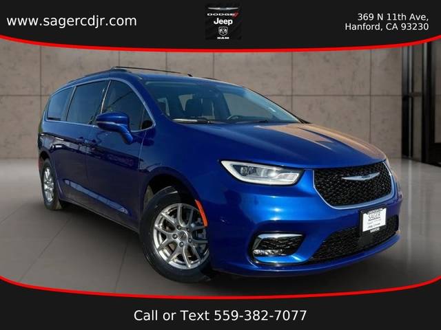 2021 Chrysler Pacifica Minivan Touring FWD photo