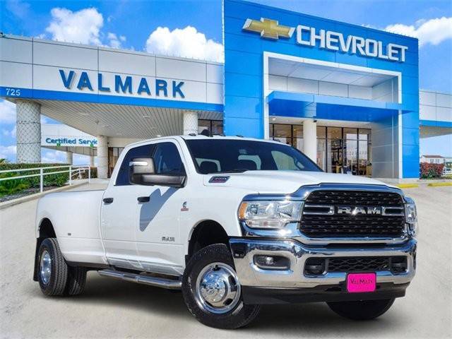 2023 Ram 3500 Big Horn 4WD photo