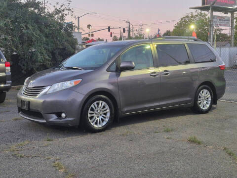 2015 Toyota Sienna XLE FWD photo