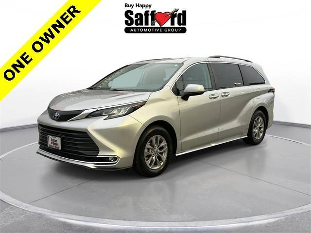 2023 Toyota Sienna XLE FWD photo