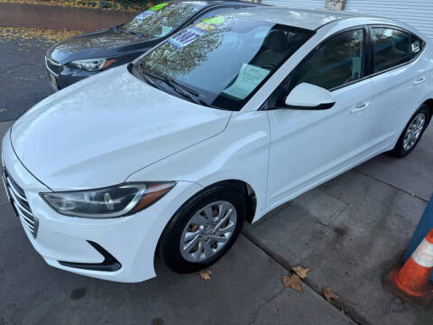 2017 Hyundai Elantra FWD photo