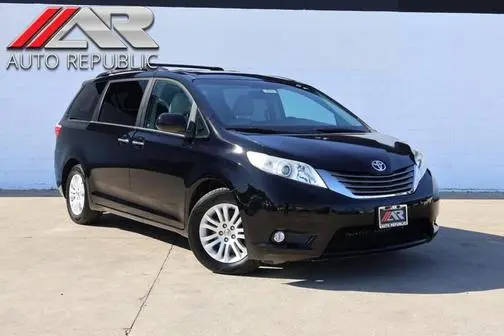 2015 Toyota Sienna XLE FWD photo