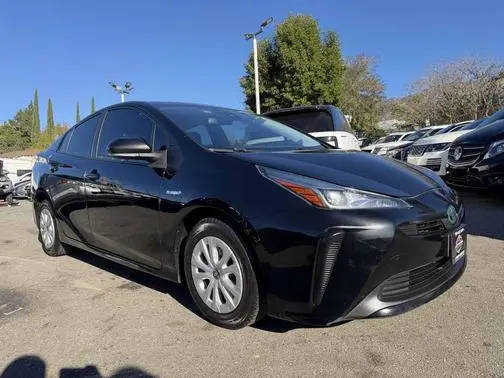 2021 Toyota Prius L Eco FWD photo