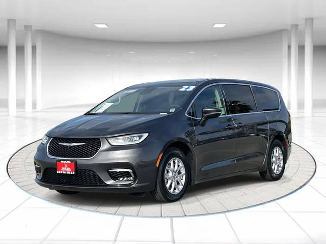 2023 Chrysler Pacifica Minivan Touring L FWD photo