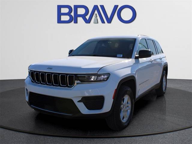 2023 Jeep Grand Cherokee Laredo 4WD photo