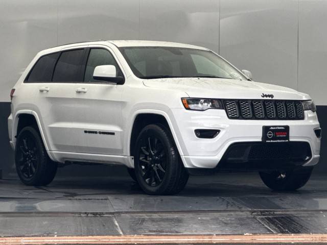 2022 Jeep Grand Cherokee Laredo X 4WD photo