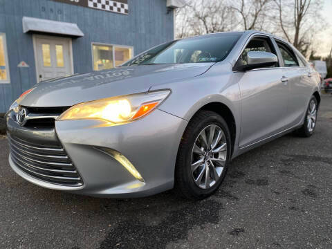 2016 Toyota Camry XLE FWD photo