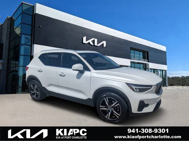 2023 Volvo XC40 Plus Bright Theme AWD photo