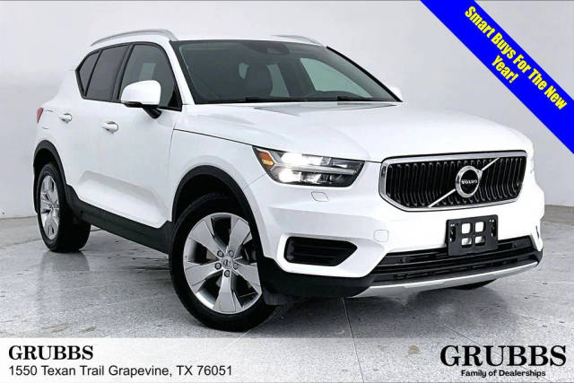 2022 Volvo XC40 Momentum FWD photo