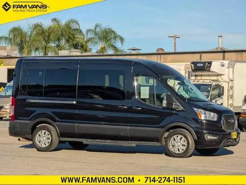 2022 Ford Transit Passenger Wagon XLT RWD photo
